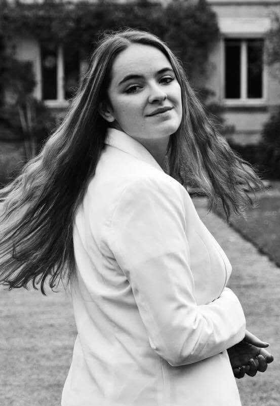 Portrait Coralie Coupey Le Monde qui Brille