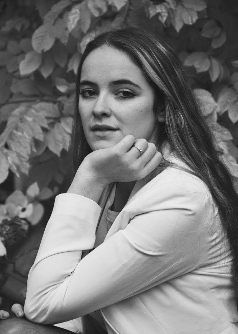 Portrait Coralie Coupey Le Monde qui brille