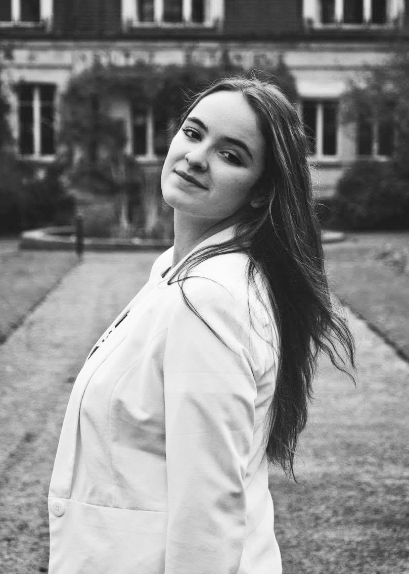 Portrait Coralie Coupey Le Monde qui Brille
